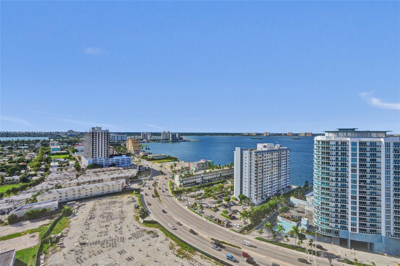 7601 E Treasure Dr, Unit PH102, North Bay Village, FL 33141 Photo