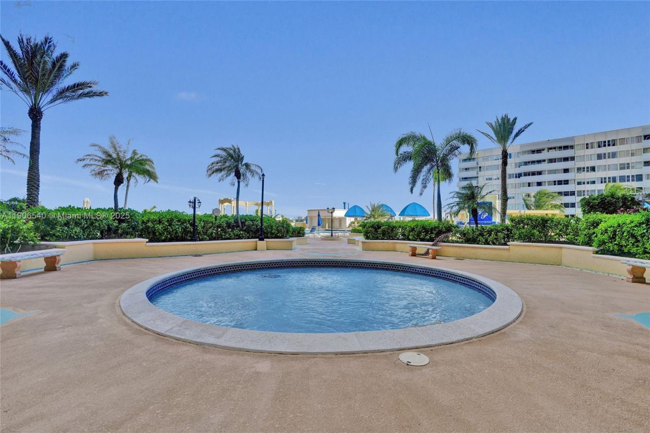 7601 E Treasure Dr, Unit PH102, North Bay Village, FL 33141 Photo