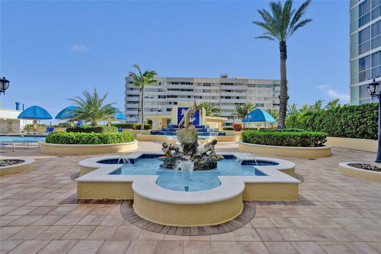 7601 E Treasure Dr, Unit PH102, North Bay Village, FL 33141 Photo