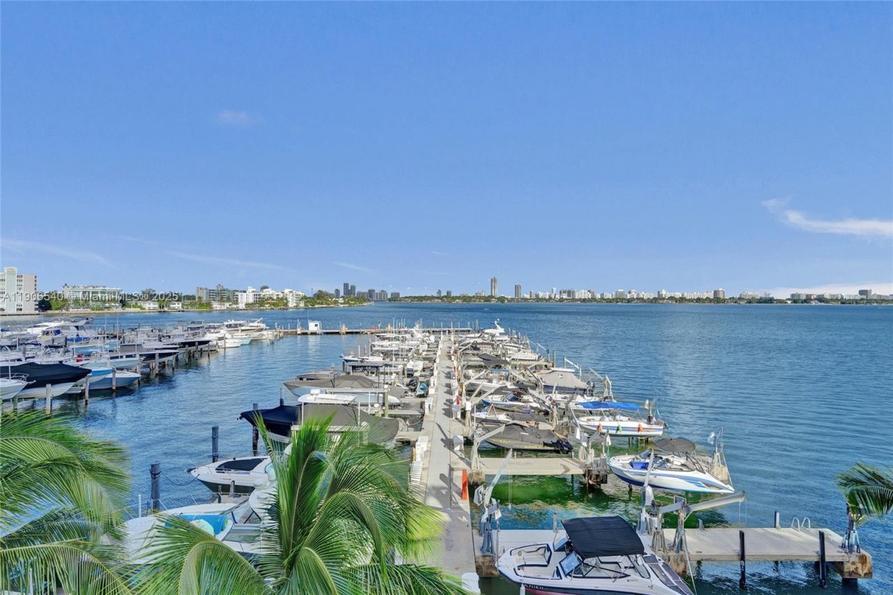 7601 E Treasure Dr, Unit PH102, North Bay Village, FL 33141 Photo