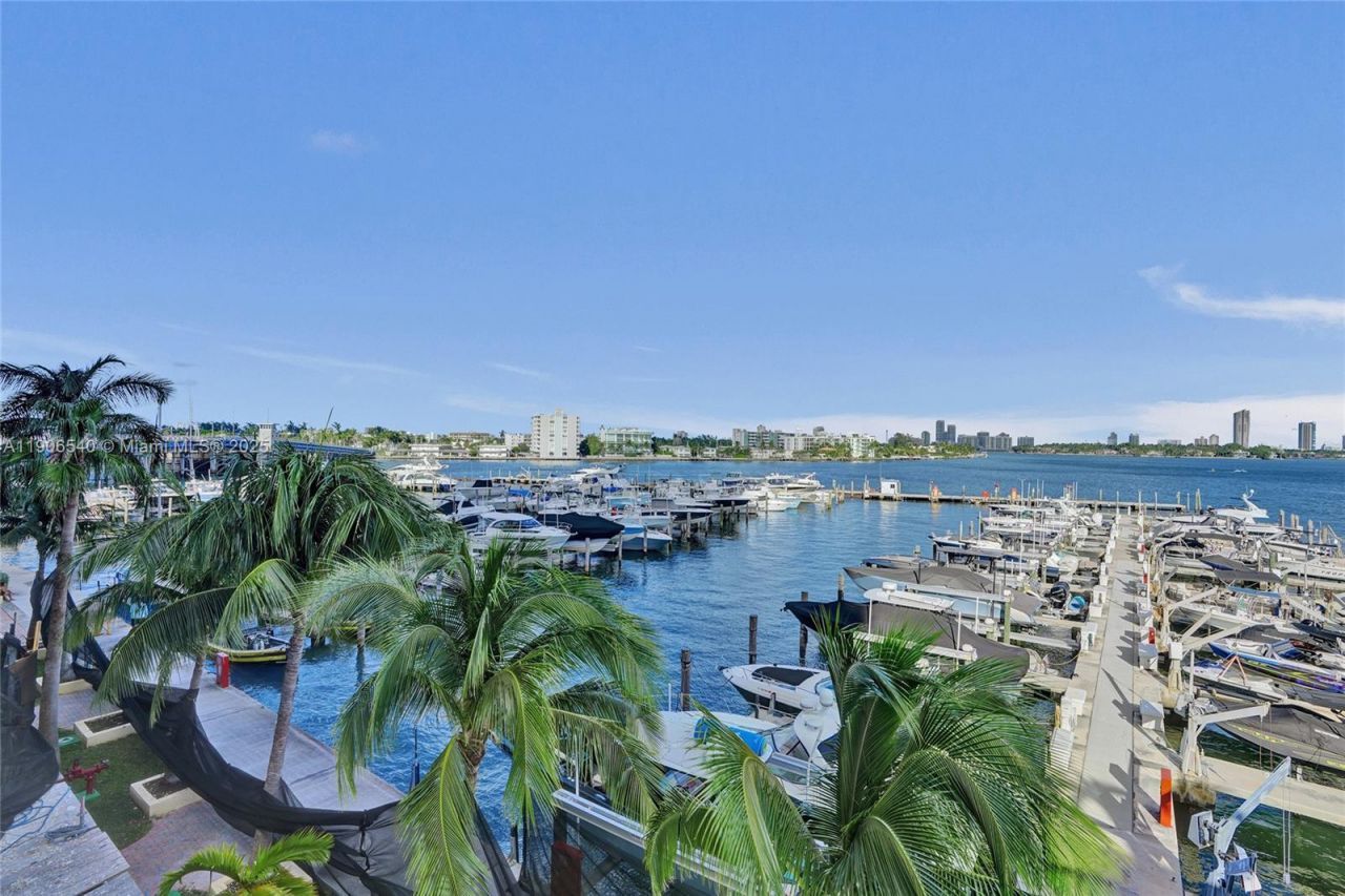 7601 E Treasure Dr, Unit PH102, North Bay Village, FL 33141 Photo