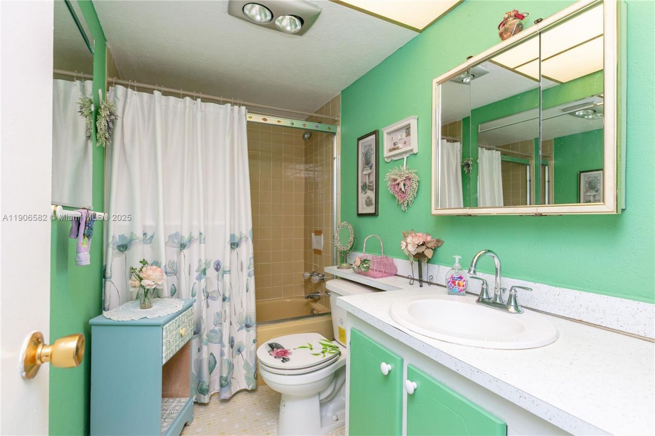 1001 NE 14th Ave, Unit 107, Hallandale Beach, FL 33009 Photo