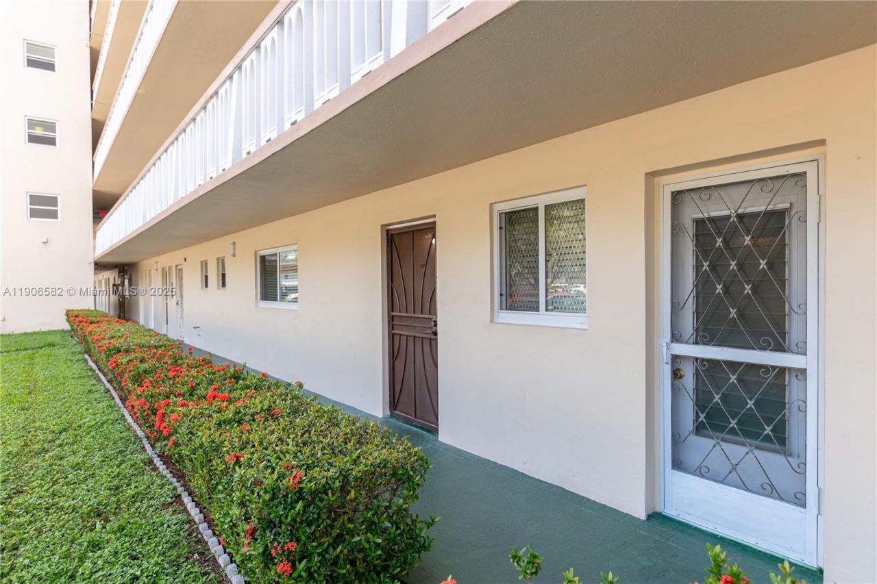 1001 NE 14th Ave, Unit 107, Hallandale Beach, FL 33009 Photo