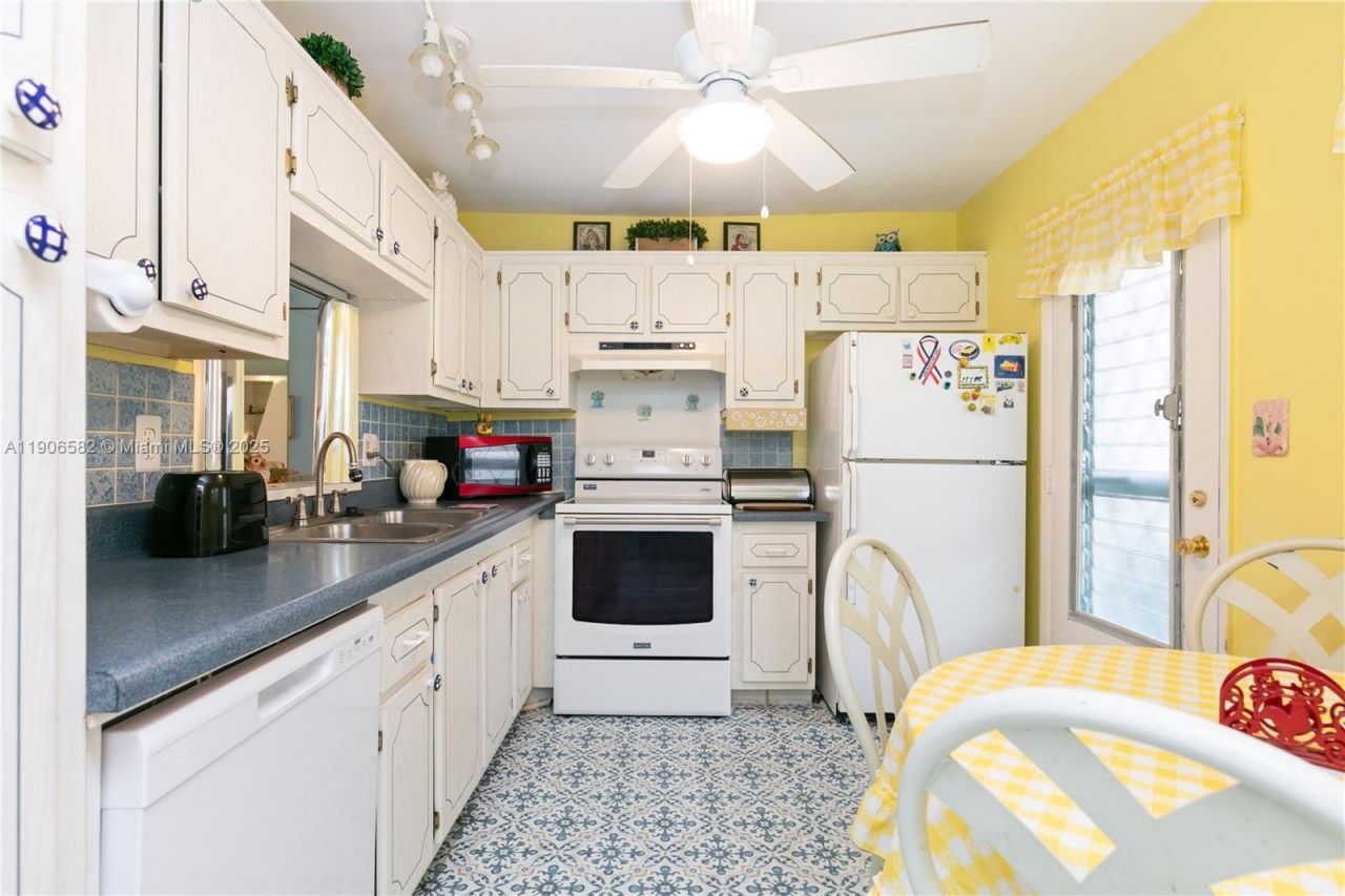 1001 NE 14th Ave, Unit 107, Hallandale Beach, FL 33009 Photo