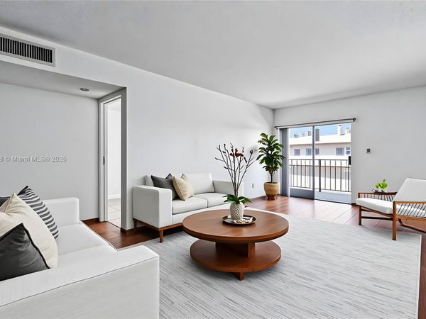 1950 W 54th St, Unit 313, Hialeah, FL 33012