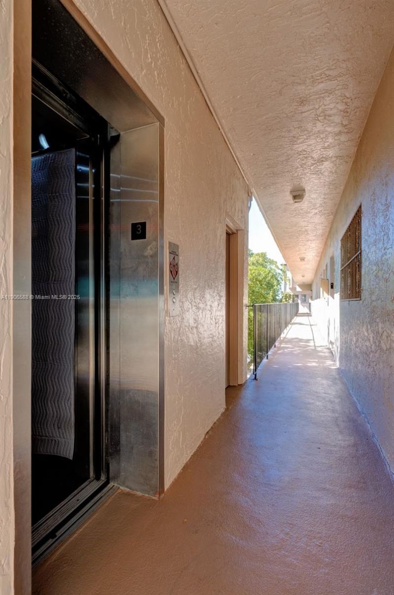 1950 W 54th St, Unit 313, Hialeah, FL 33012 Photo