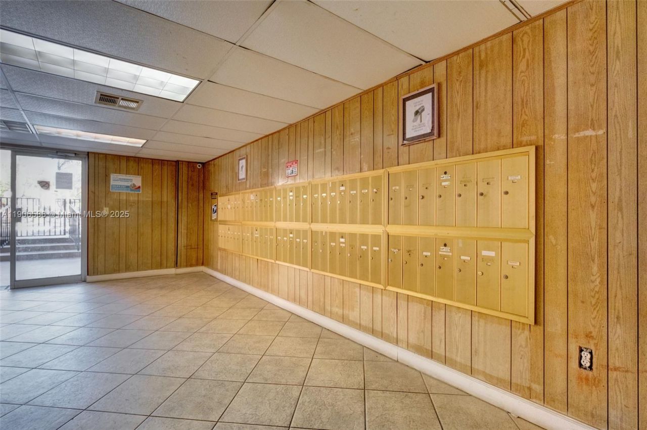 1950 W 54th St, Unit 313, Hialeah, FL 33012 Photo