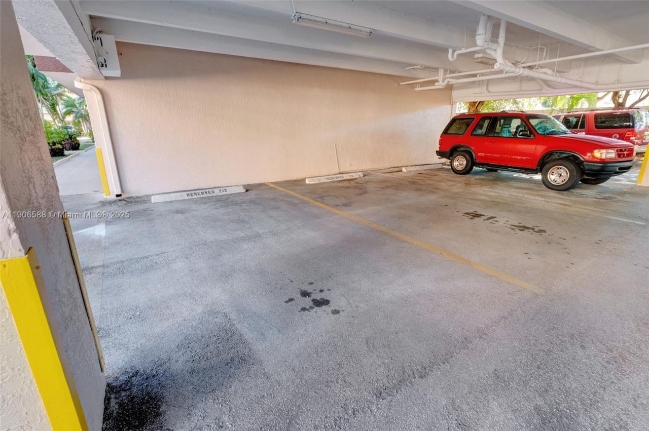 1950 W 54th St, Unit 313, Hialeah, FL 33012 Photo