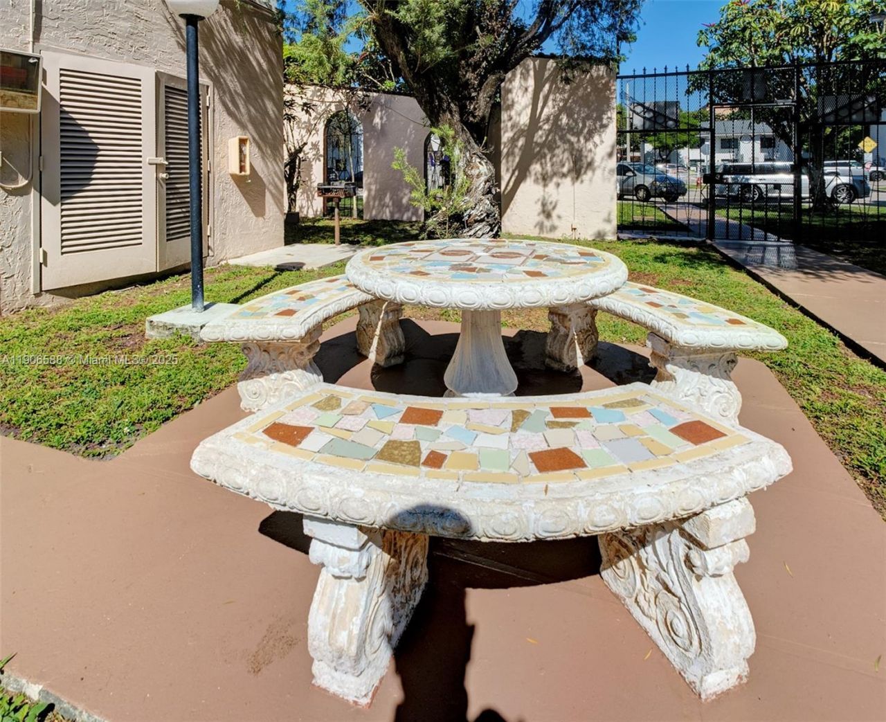 1950 W 54th St, Unit 313, Hialeah, FL 33012 Photo