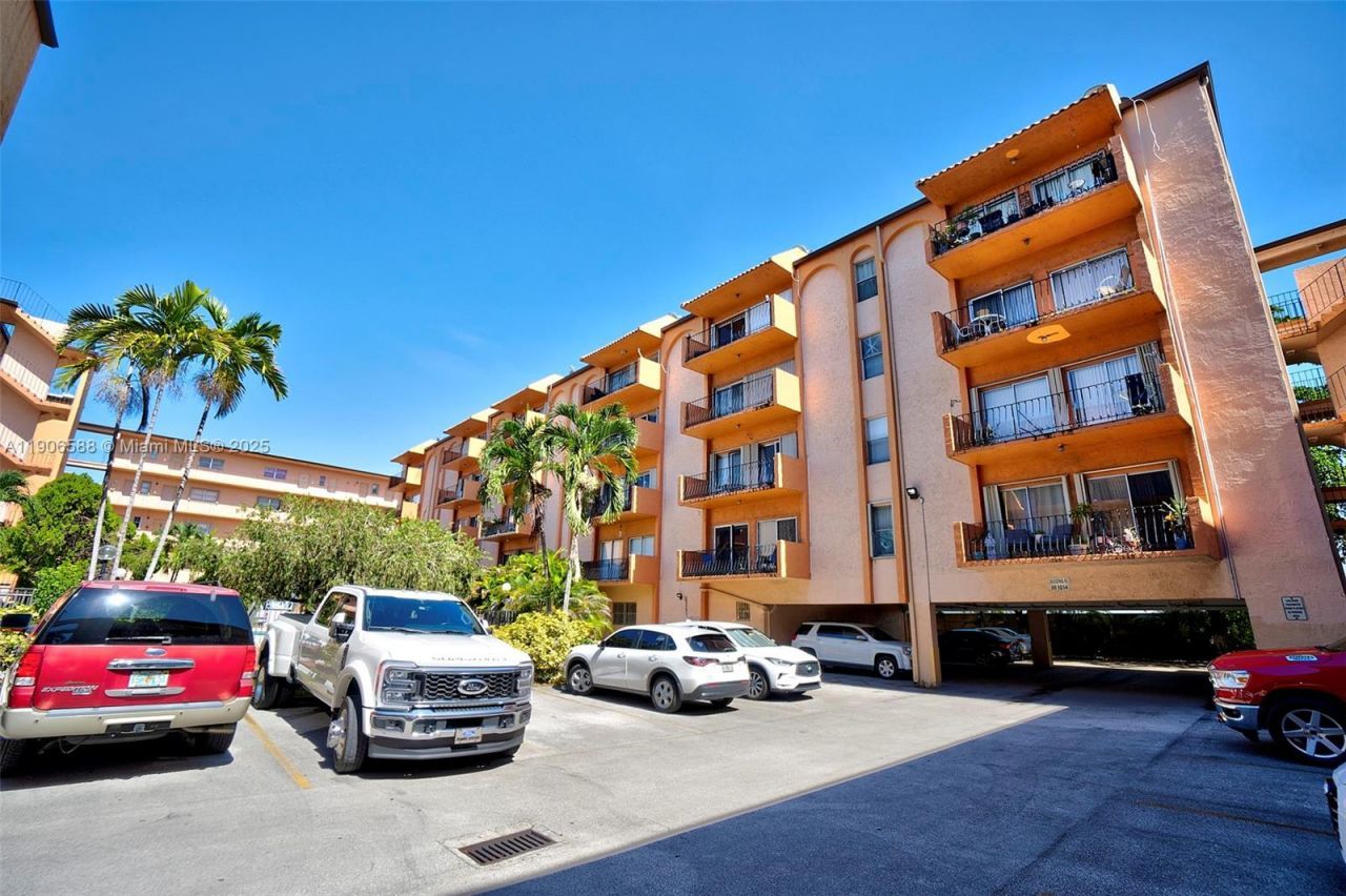 1950 W 54th St, Unit 313, Hialeah, FL 33012 Photo