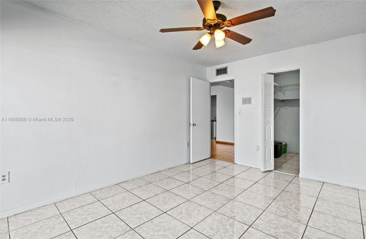1950 W 54th St, Unit 313, Hialeah, FL 33012 Photo