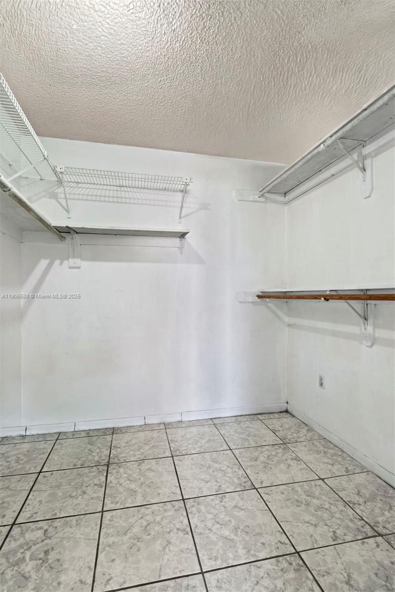 1950 W 54th St, Unit 313, Hialeah, FL 33012 Photo