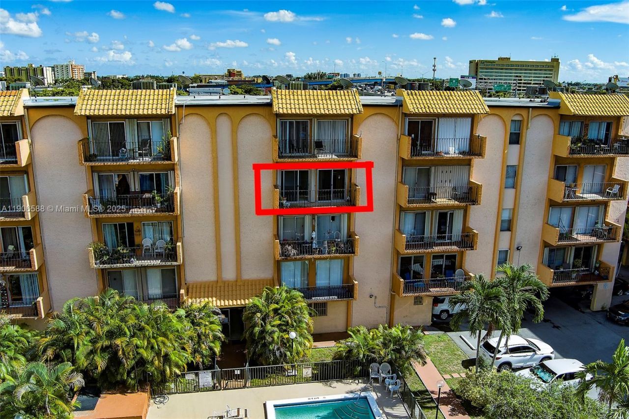 1950 W 54th St, Unit 313, Hialeah, FL 33012 Photo