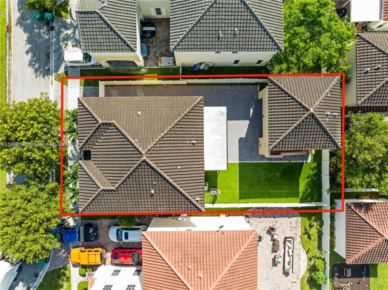 16946 SW 90th Terr Cir, Miami, FL 33196 Photo