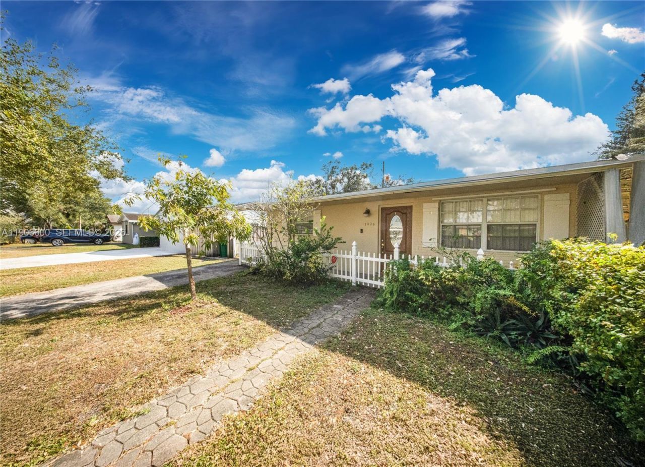 9426 SW 52nd St, Cooper City, FL 33328 Photo