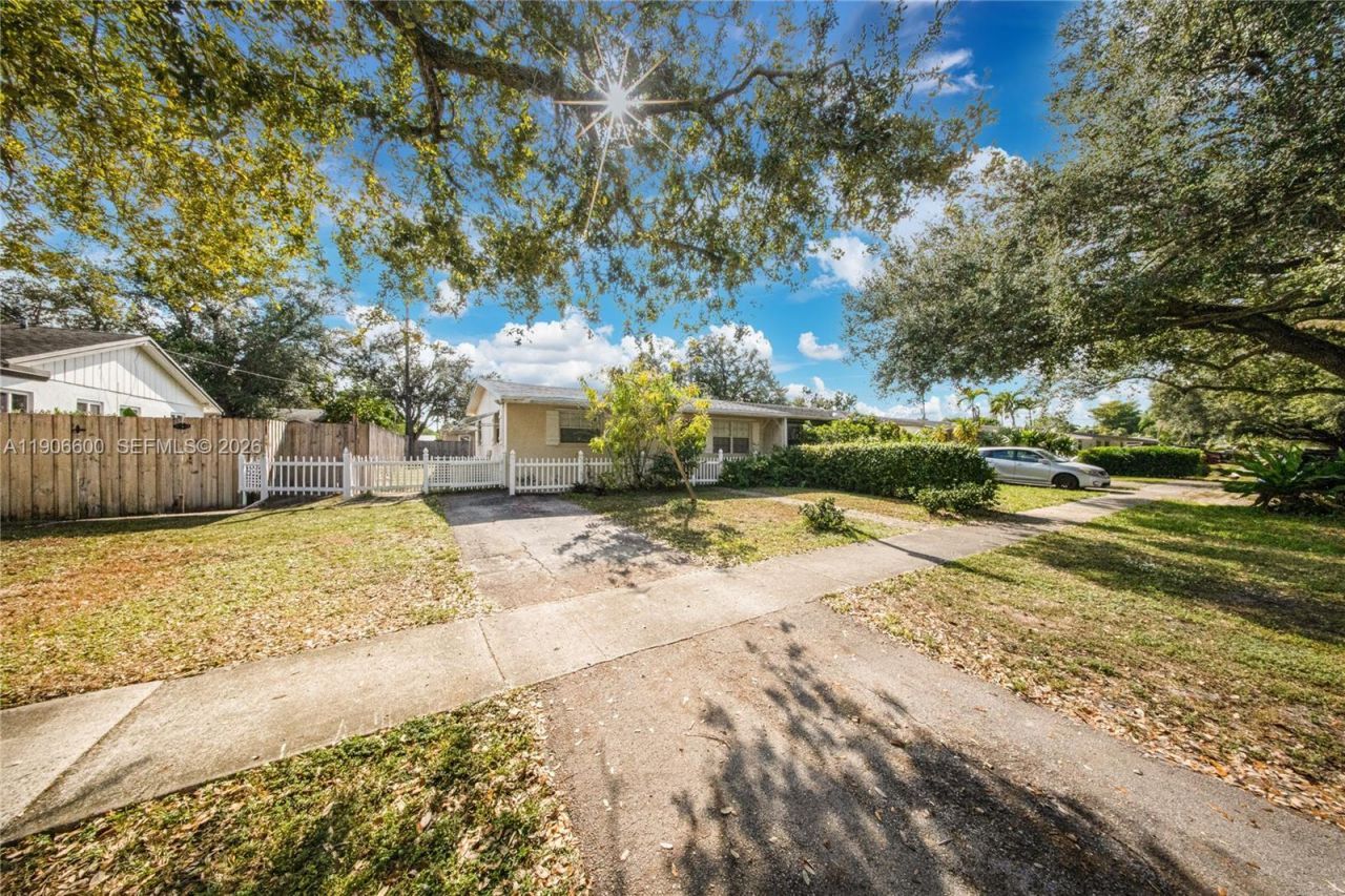 9426 SW 52nd St, Cooper City, FL 33328 Photo