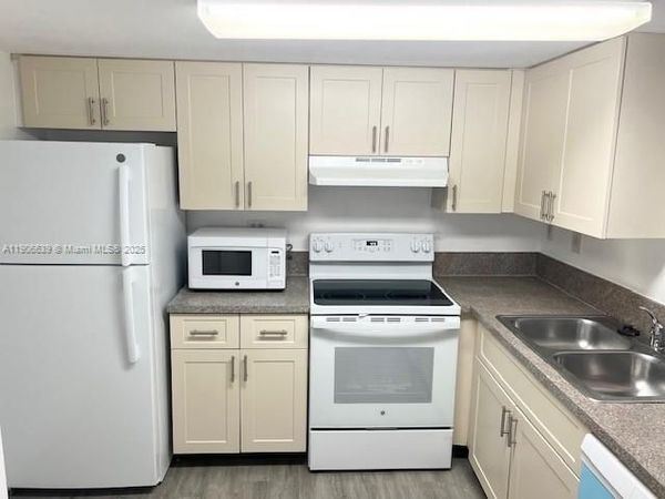 9995 Nob Hill Ln, Unit 9995, Sunrise, FL 33351