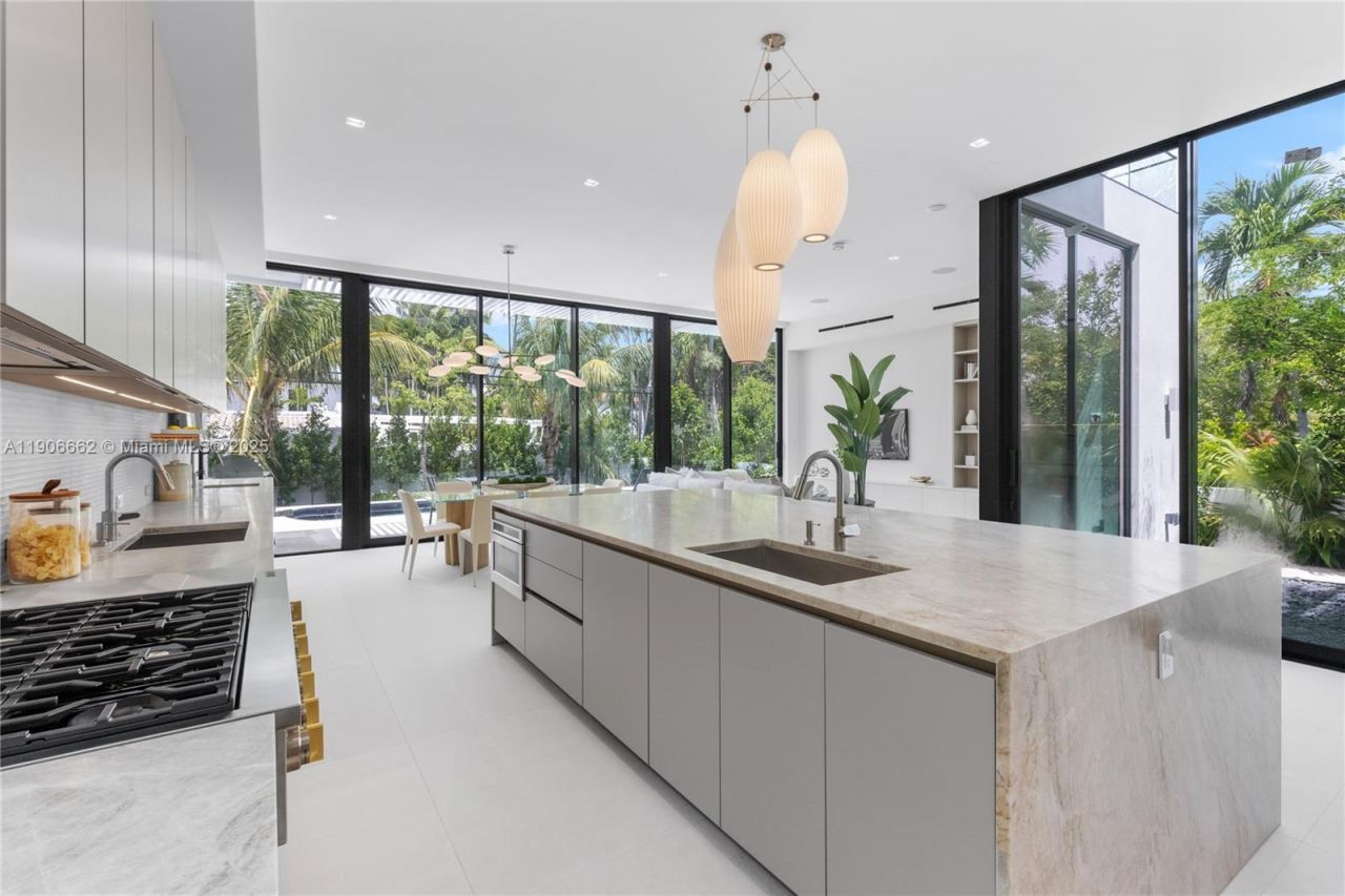 4504 Sheridan Ave, Miami Beach, FL 33140 Photo