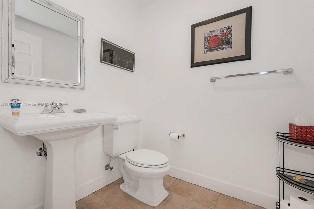 100 Andalusia Ave, Unit 210, Coral Gables, FL 33134 Photo