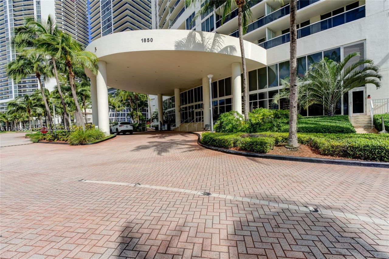 1850 S Ocean Dr, Unit 1607, Hallandale Beach, FL 33009 Photo