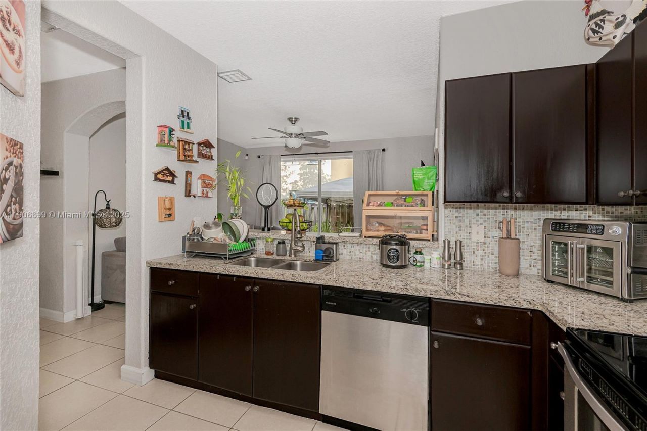 3816 SW 169th Ter, Miramar, FL 33027 Photo