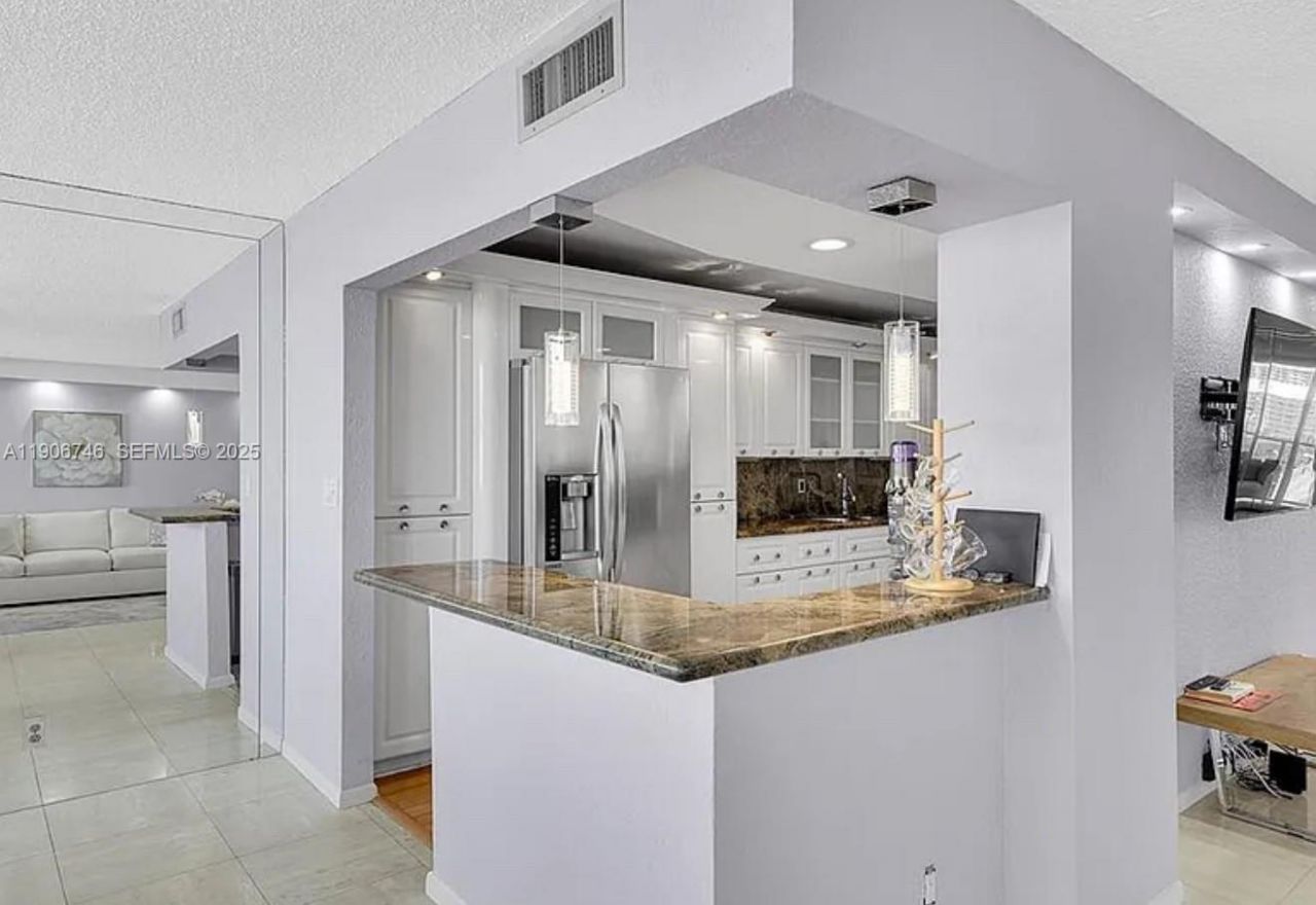 1880 S Ocean Dr, Unit 704, Hallandale Beach, FL 33009 Photo