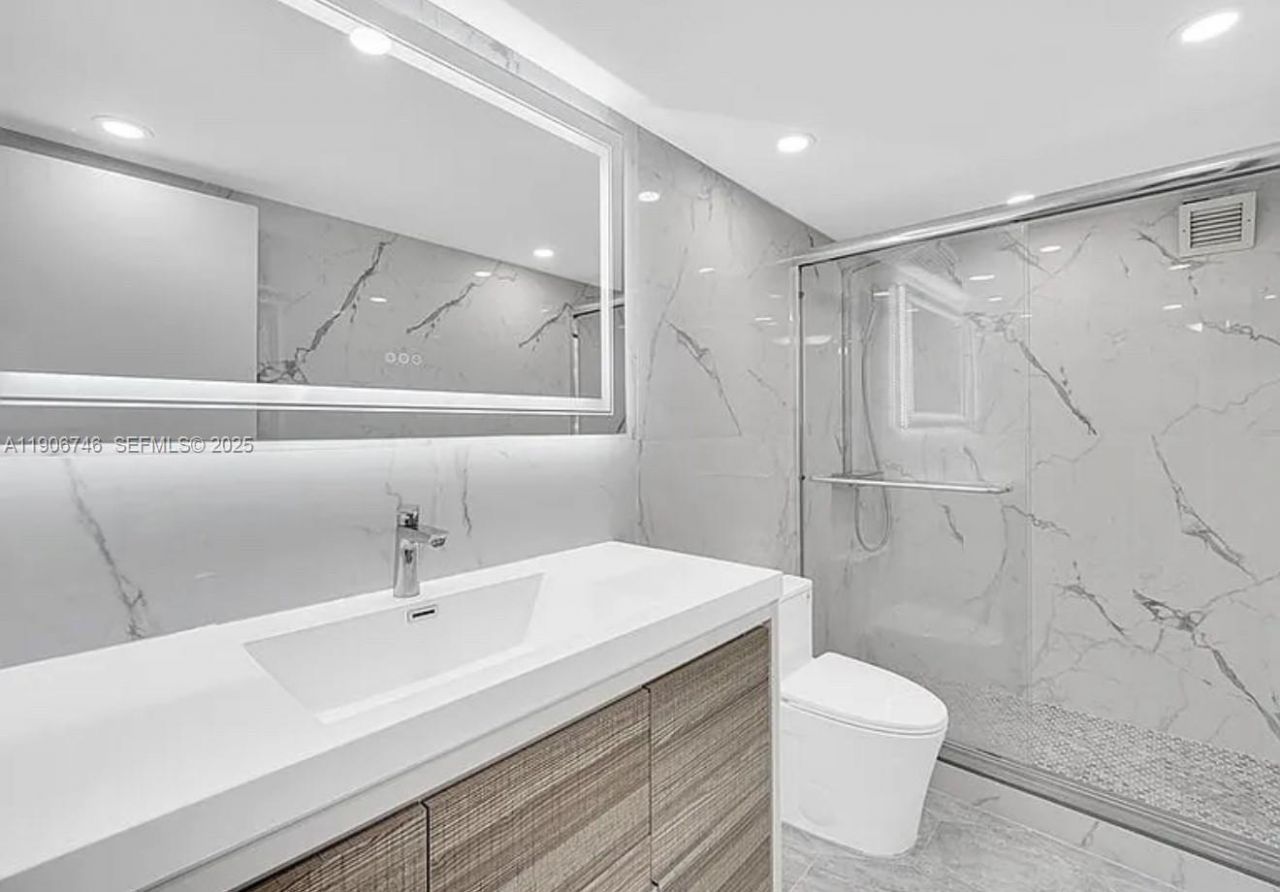 1880 S Ocean Dr, Unit 704, Hallandale Beach, FL 33009 Photo