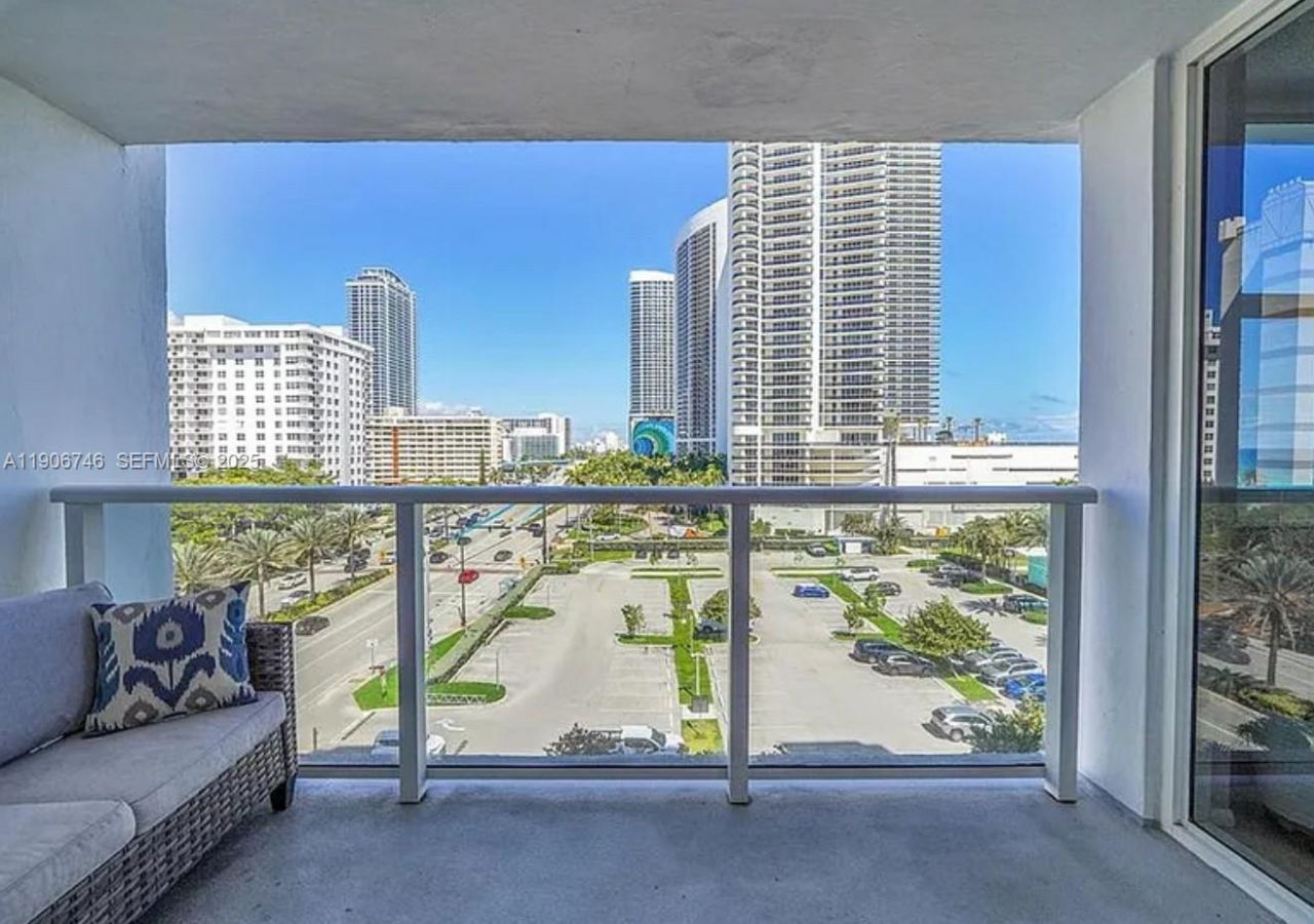 1880 S Ocean Dr, Unit 704, Hallandale Beach, FL 33009 Photo