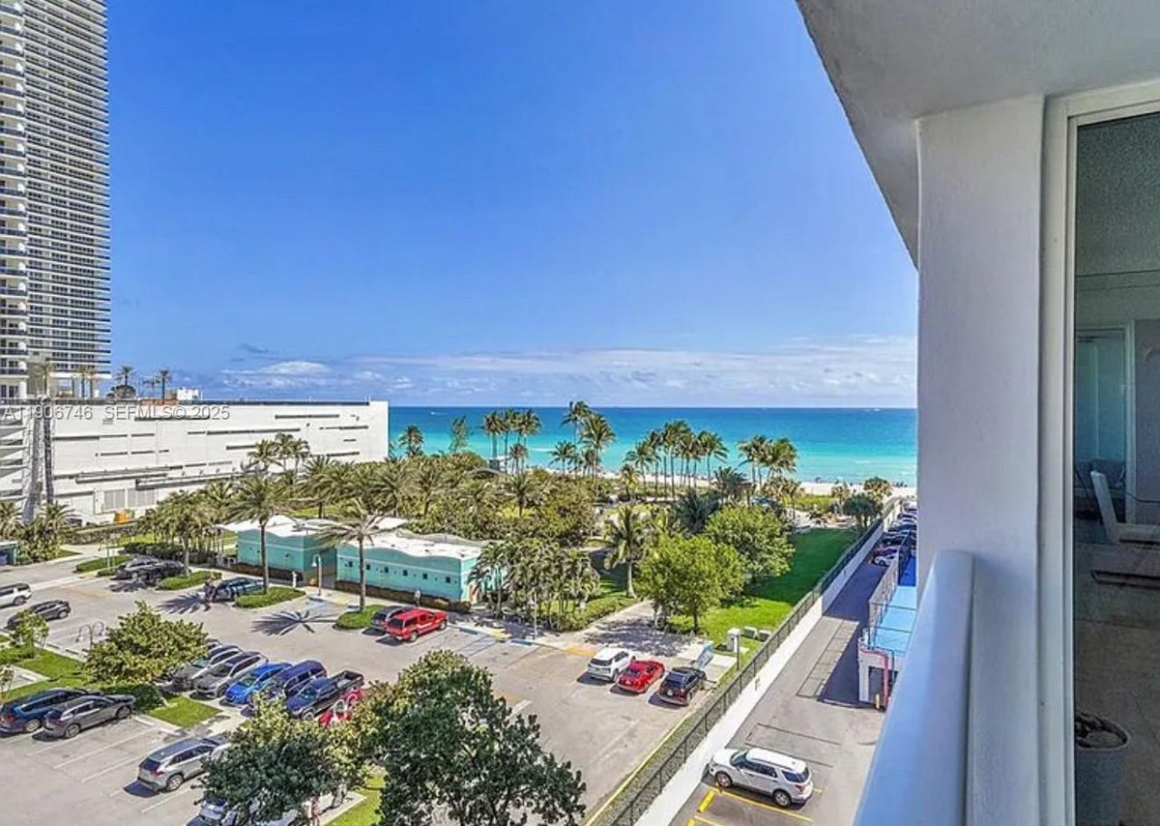 1880 S Ocean Dr, Unit 704, Hallandale Beach, FL 33009 Photo