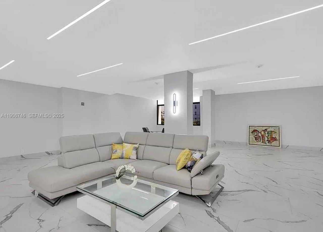 1880 S Ocean Dr, Unit 704, Hallandale Beach, FL 33009 Photo