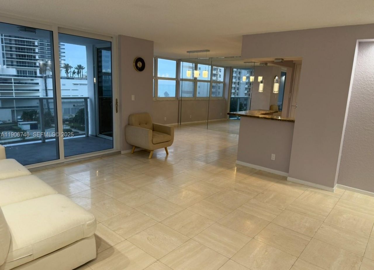 1880 S Ocean Dr, Unit 704, Hallandale Beach, FL 33009 Photo