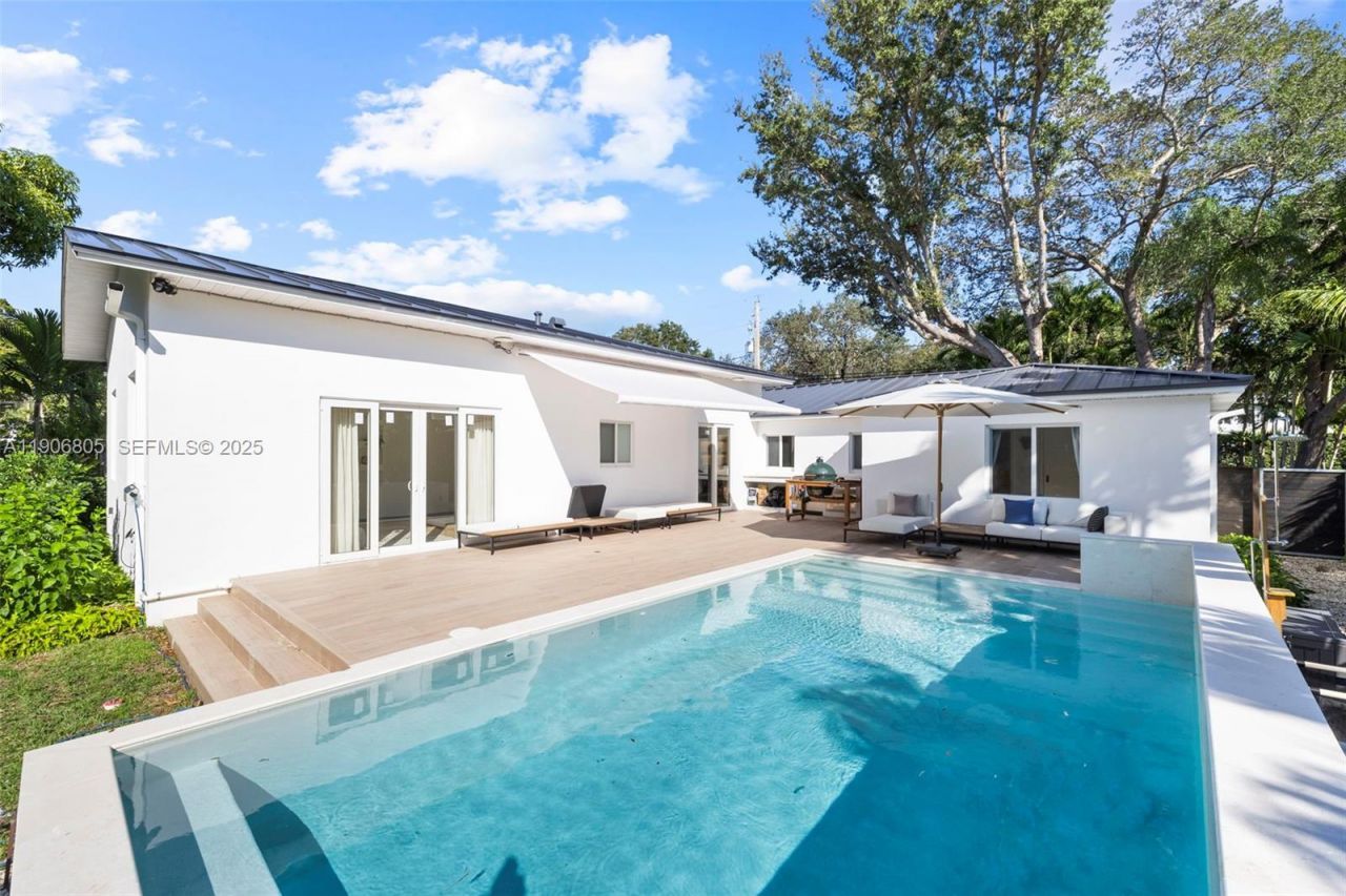 11370 NE 8th Ave, Biscayne Park, FL 33161 Photo