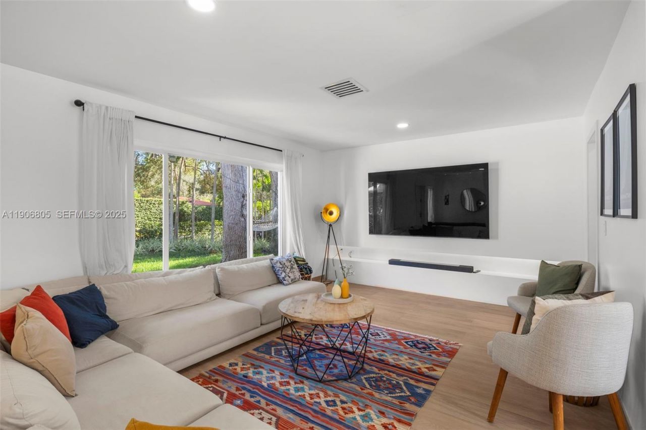 11370 NE 8th Ave, Biscayne Park, FL 33161 Photo