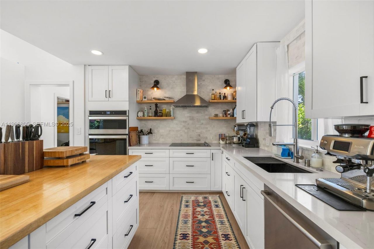 11370 NE 8th Ave, Biscayne Park, FL 33161 Photo