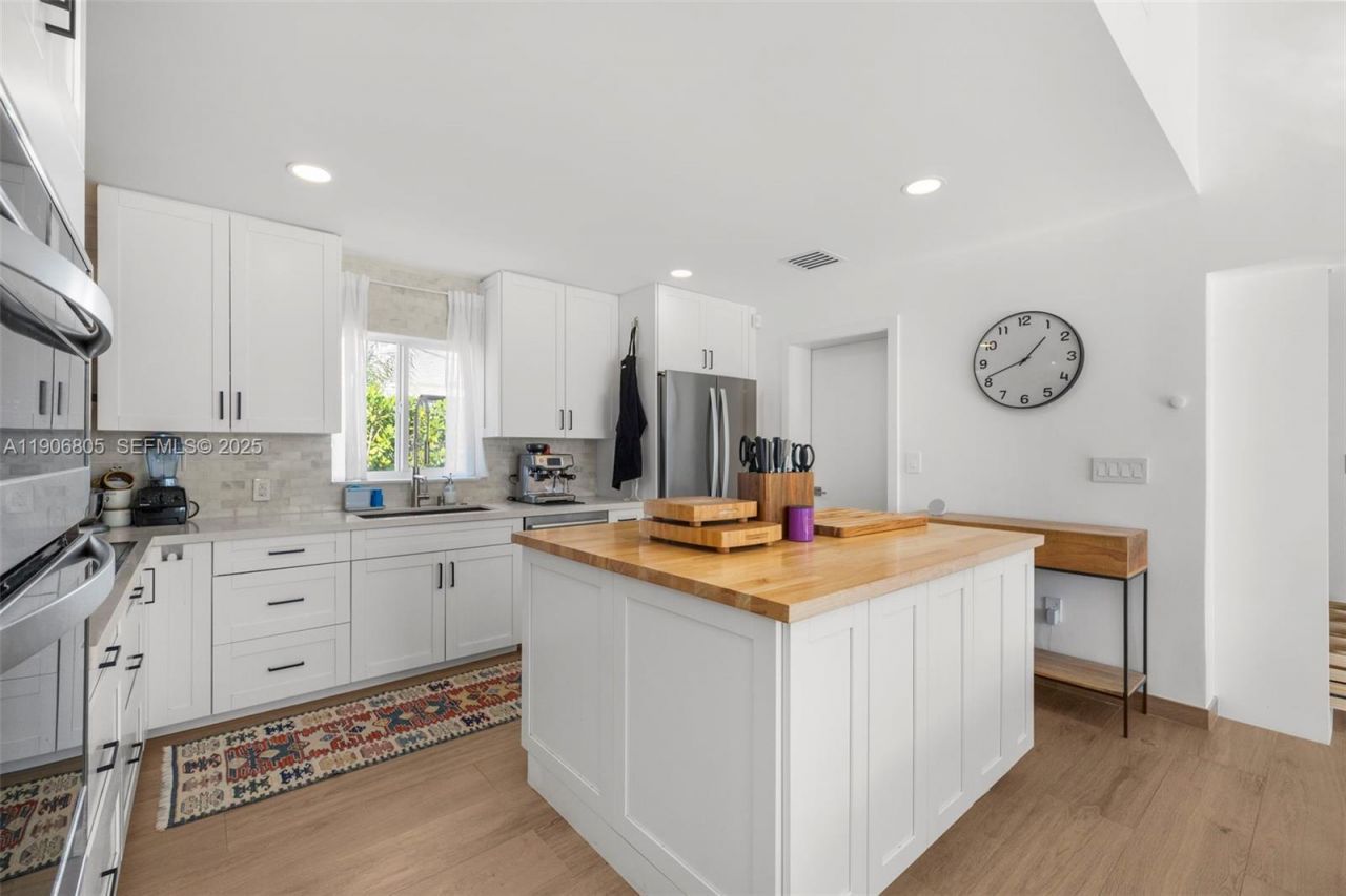 11370 NE 8th Ave, Biscayne Park, FL 33161 Photo