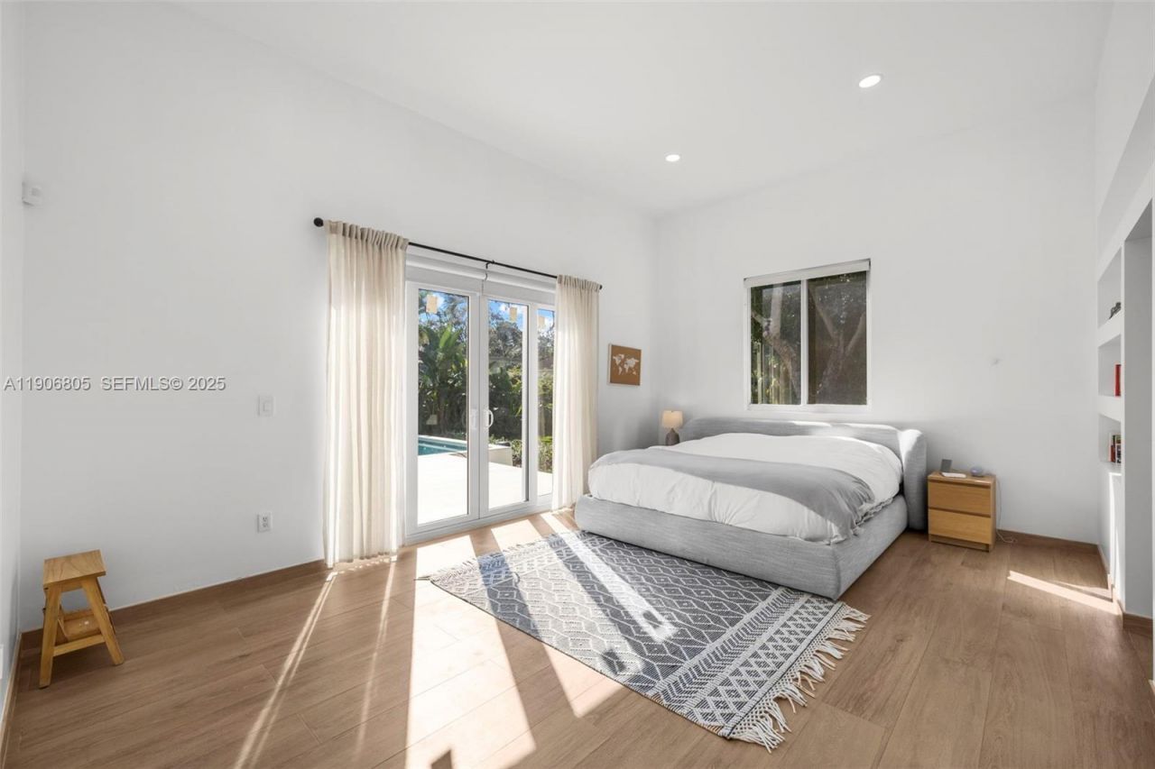 11370 NE 8th Ave, Biscayne Park, FL 33161 Photo