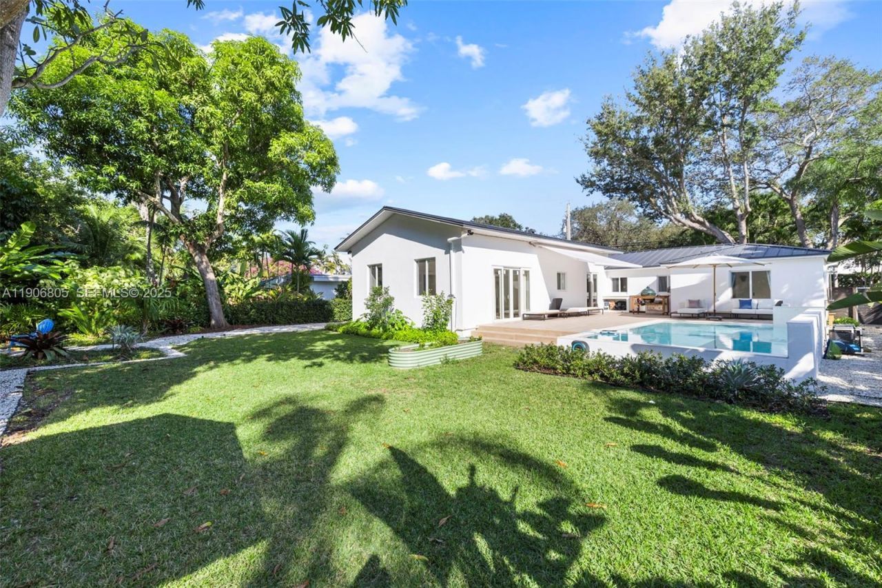 11370 NE 8th Ave, Biscayne Park, FL 33161 Photo