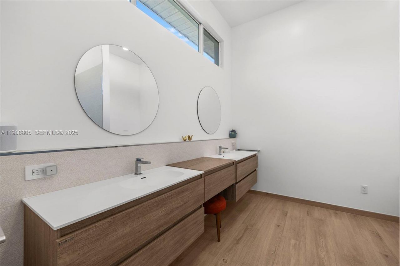 11370 NE 8th Ave, Biscayne Park, FL 33161 Photo