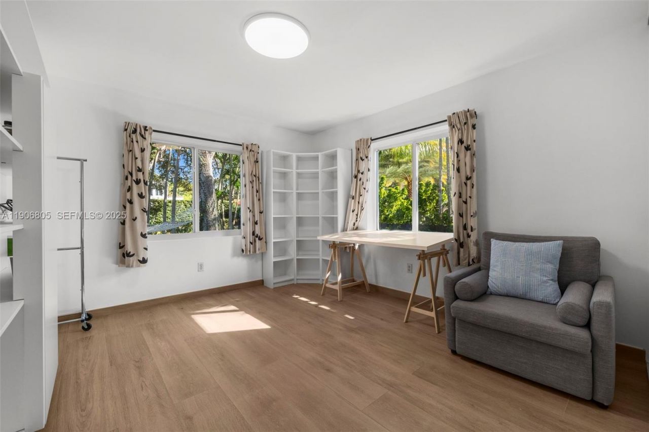 11370 NE 8th Ave, Biscayne Park, FL 33161 Photo