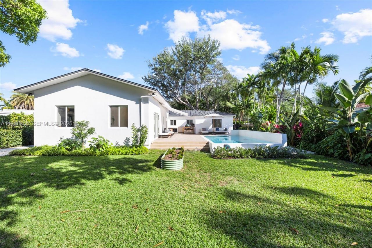 11370 NE 8th Ave, Biscayne Park, FL 33161 Photo