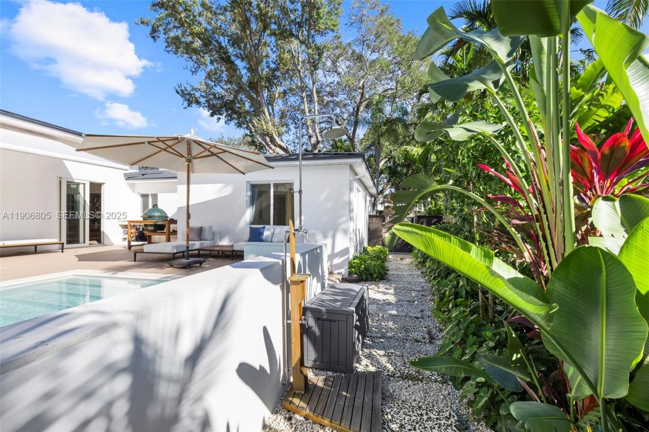 11370 NE 8th Ave, Biscayne Park, FL 33161 Photo