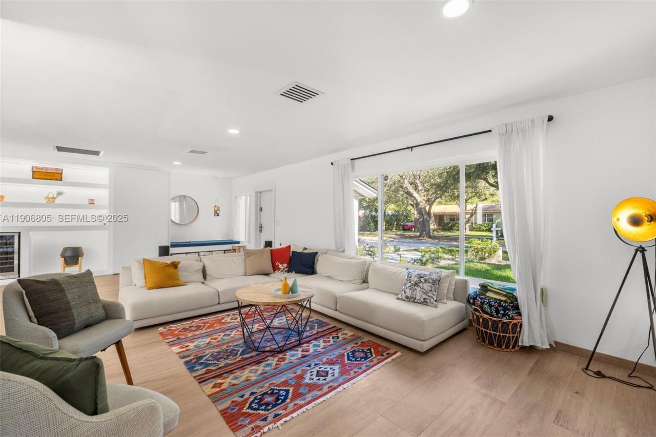 11370 NE 8th Ave, Biscayne Park, FL 33161 Photo