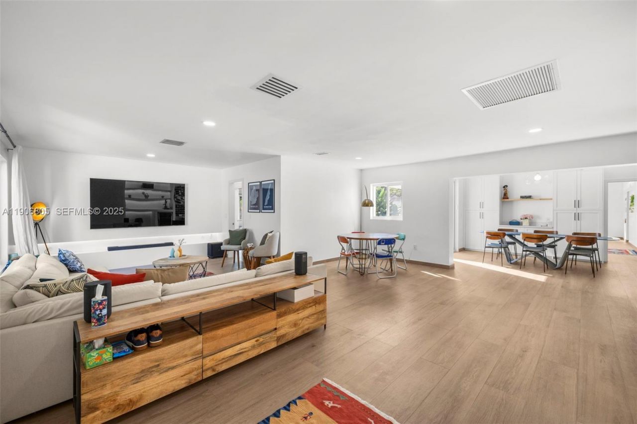 11370 NE 8th Ave, Biscayne Park, FL 33161 Photo