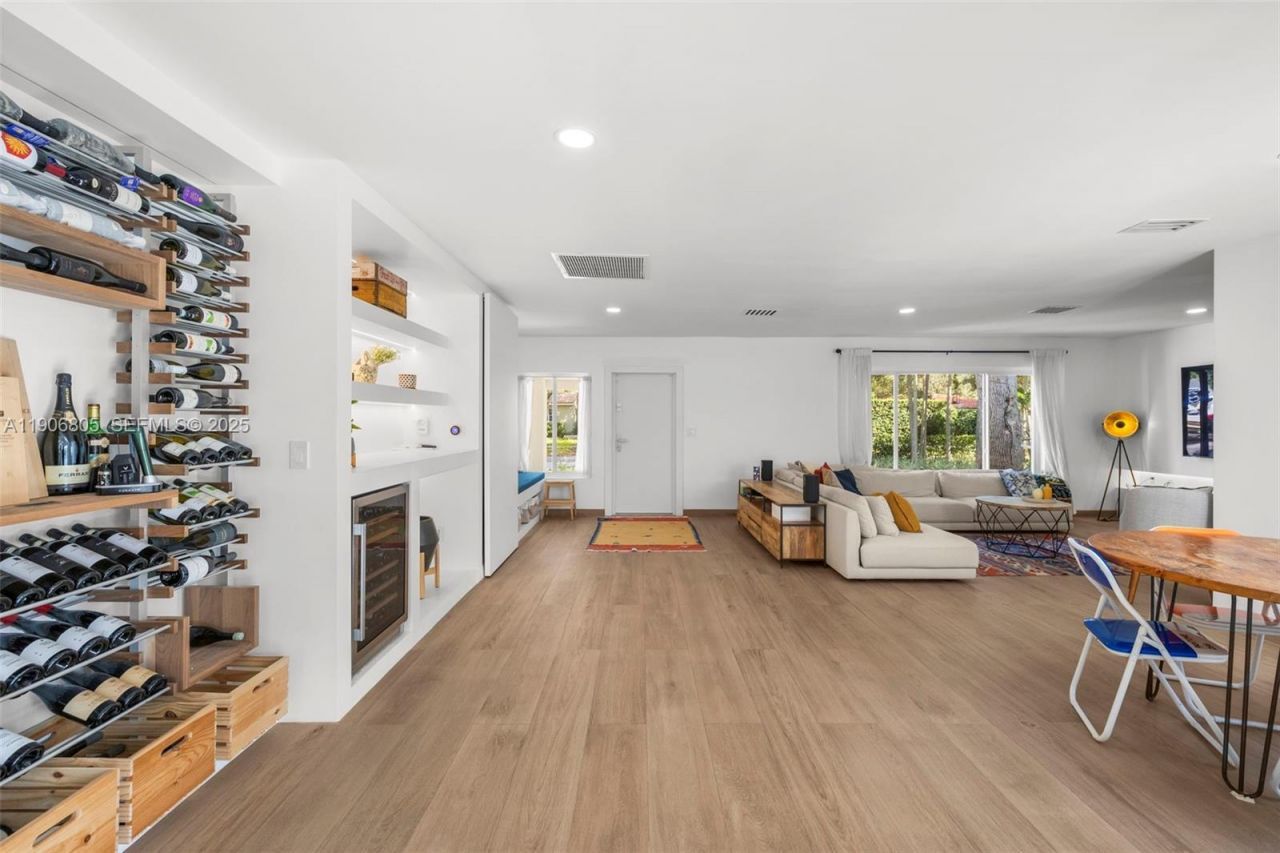 11370 NE 8th Ave, Biscayne Park, FL 33161 Photo