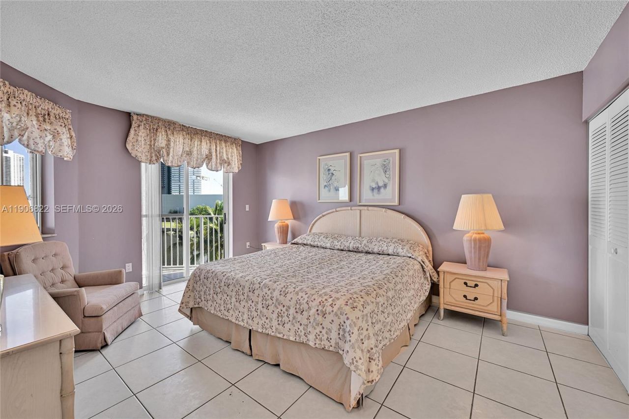 18260 N Bay Rd, Unit 420, Sunny Isles Beach, FL 33160 Photo