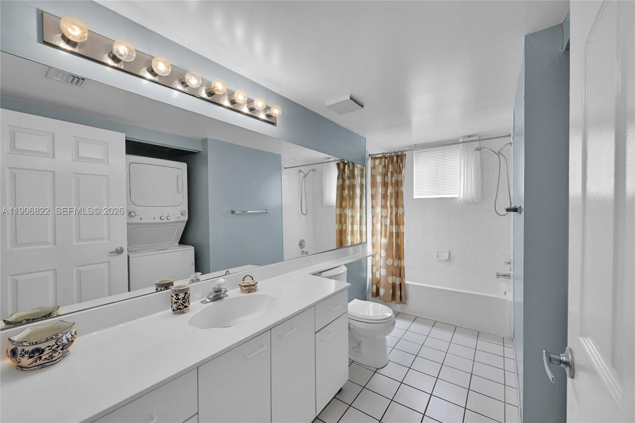 18260 N Bay Rd, Unit 420, Sunny Isles Beach, FL 33160 Photo