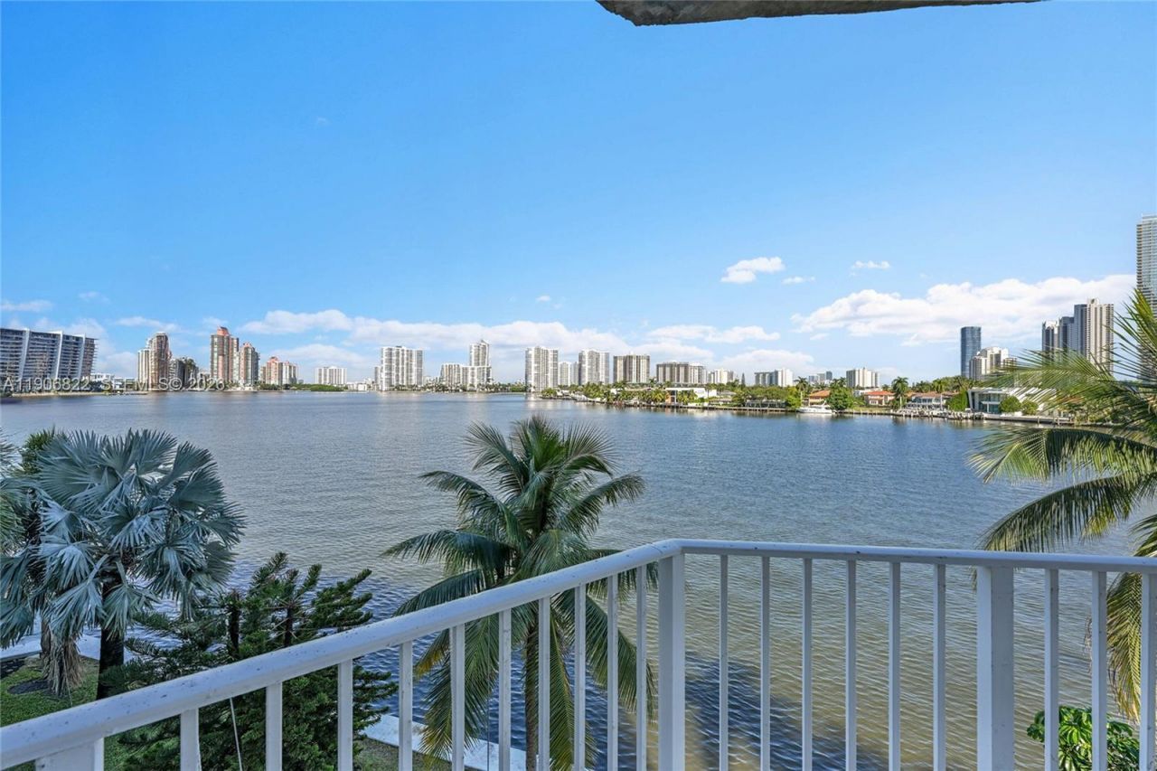 18260 N Bay Rd, Unit 420, Sunny Isles Beach, FL 33160 Photo