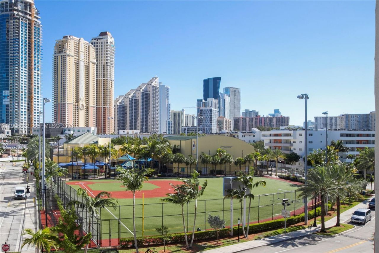 18260 N Bay Rd, Unit 420, Sunny Isles Beach, FL 33160 Photo