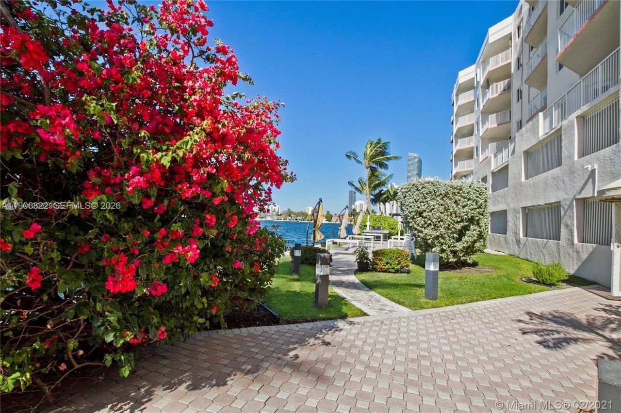 18260 N Bay Rd, Unit 420, Sunny Isles Beach, FL 33160 Photo