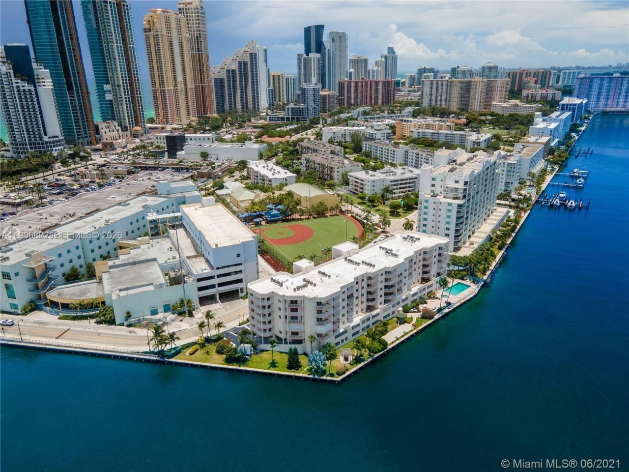 18260 N Bay Rd, Unit 420, Sunny Isles Beach, FL 33160 Photo